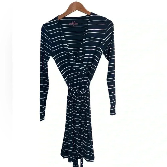 Vineyard Vines Dresses & Skirts - Vineyard Vines navy & white stripe faux wrap Size XS